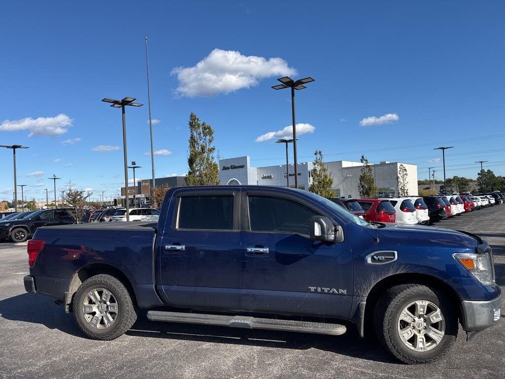 2017 Nissan Titan SV Crew Cab 4WD