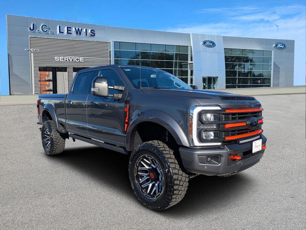 2025 Ford F-250 Super Duty Lariat Crew Cab 4WD