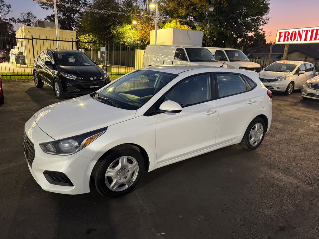 Hyundai Accent Essential Hatchback FWD 2020