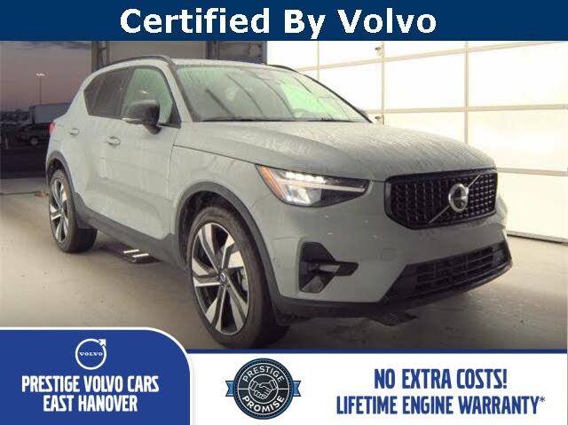 2025 Volvo XC40 B5 Plus Dark Theme AWD