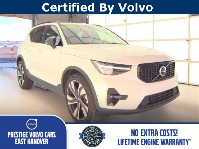 2025 Volvo XC40 B5 Plus Dark Theme AWD