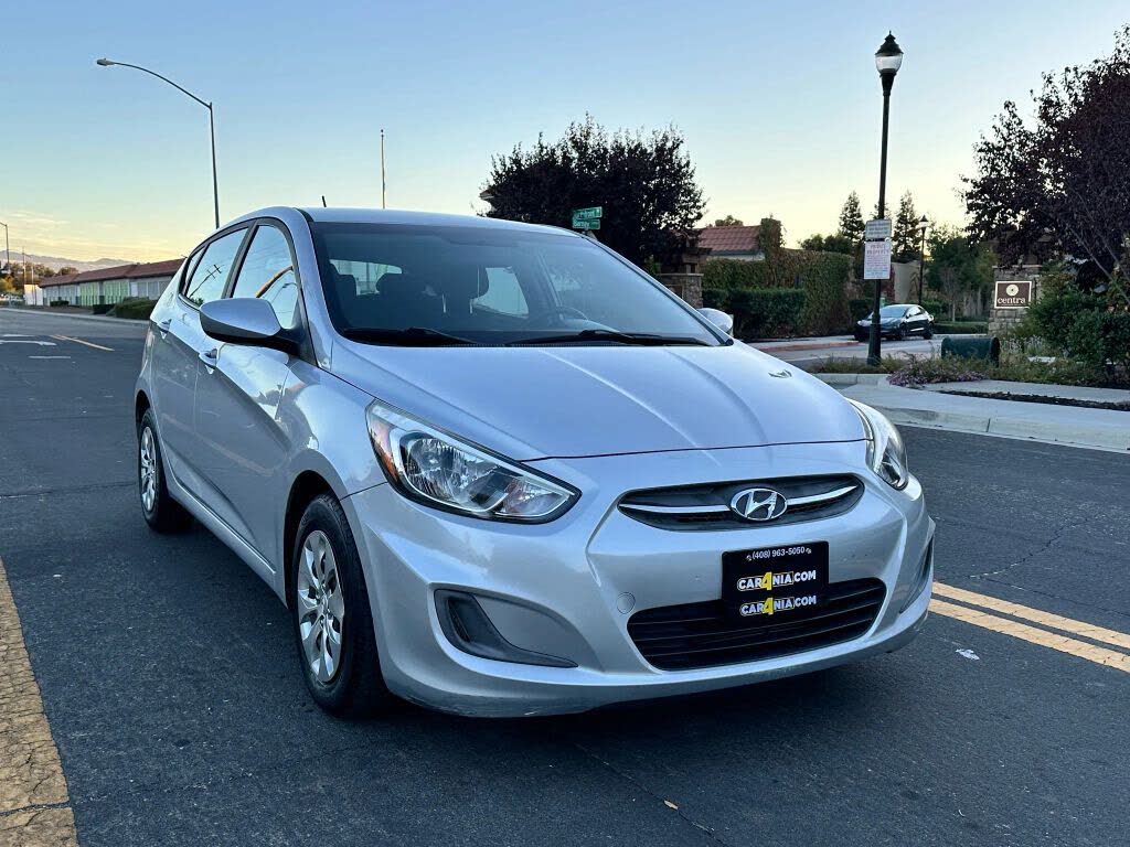 2016 Hyundai Accent SE 4-Door Hatchback FWD