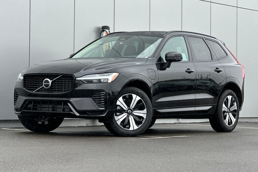 2025 Volvo XC60 Recharge T8 Core Dark Theme eAWD