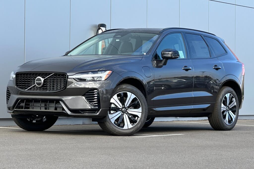 2025 Volvo XC60 Recharge T8 Core Dark Theme eAWD