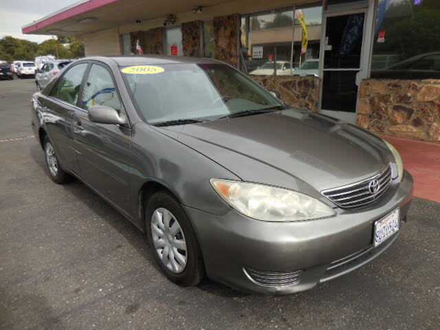 2005 Toyota Camry LE FWD
