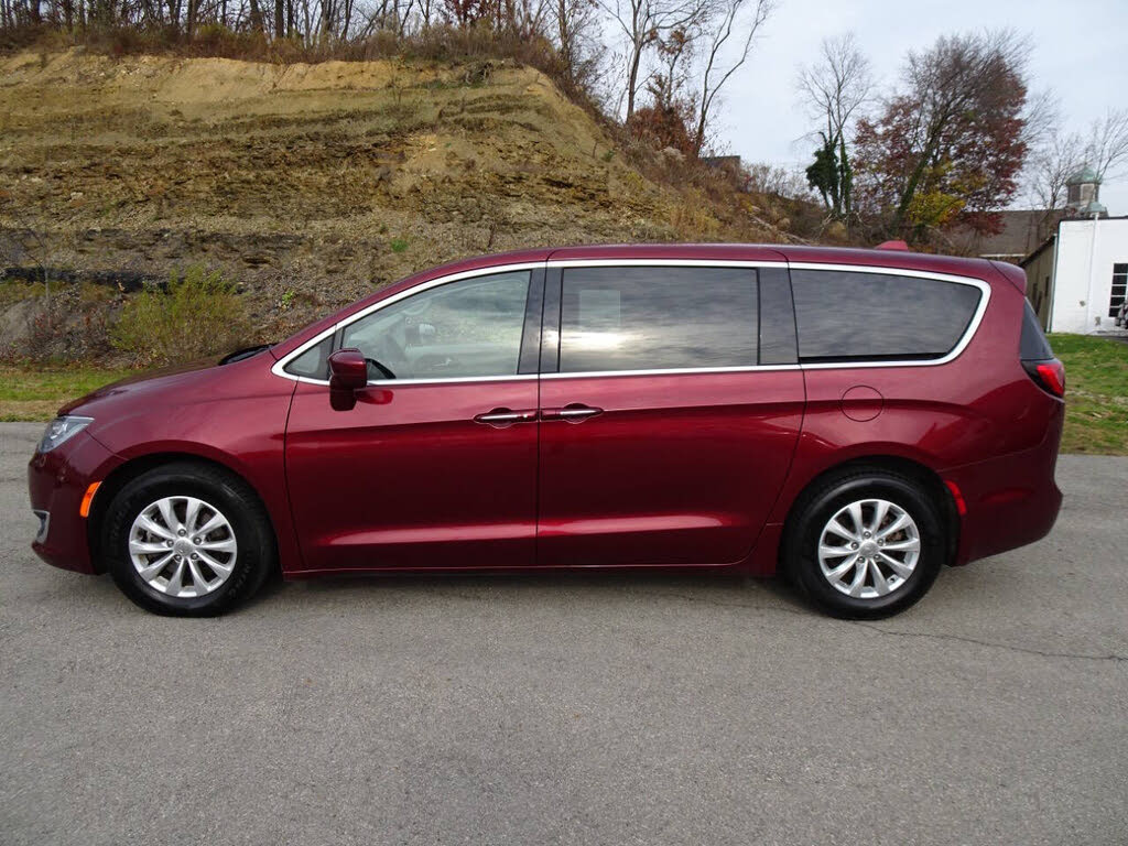 2018 Chrysler Pacifica Touring Plus FWD