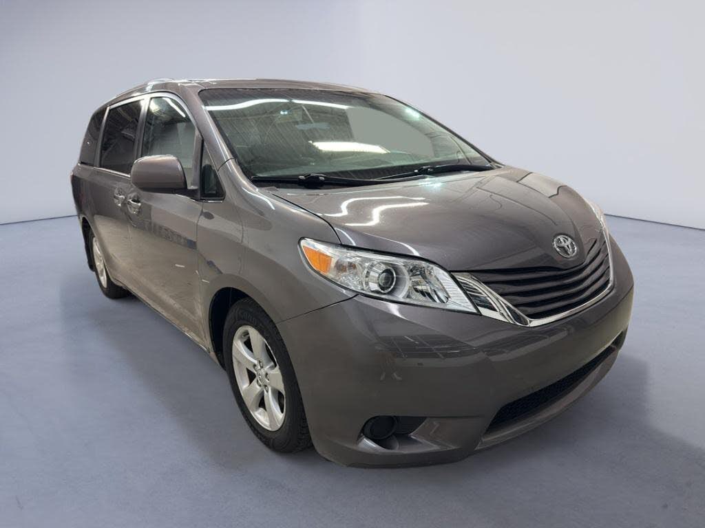 2015 Toyota Sienna LE 7-Passenger Auto Access Seat