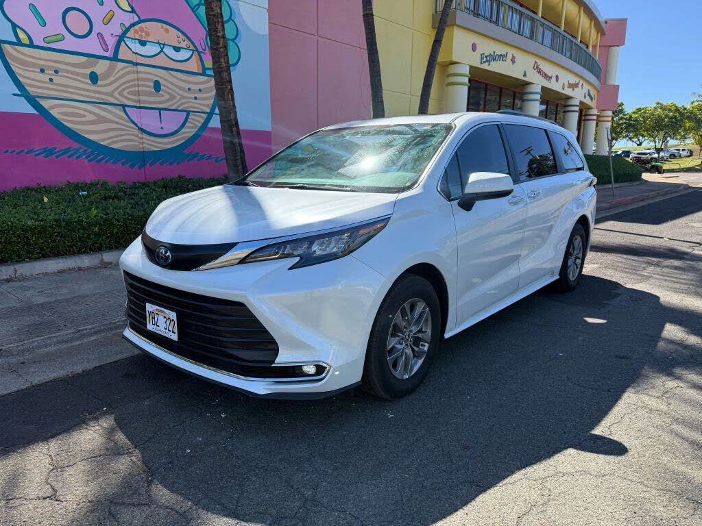 2024 Toyota Sienna XLE 7-Passenger FWD