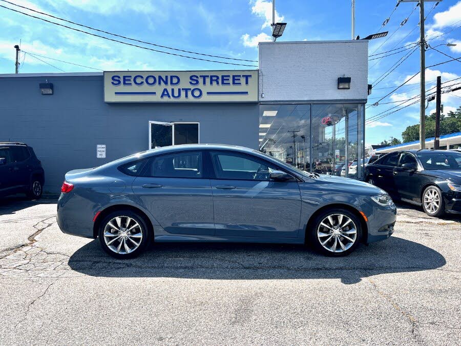 2015 Chrysler 200 S Sedan FWD