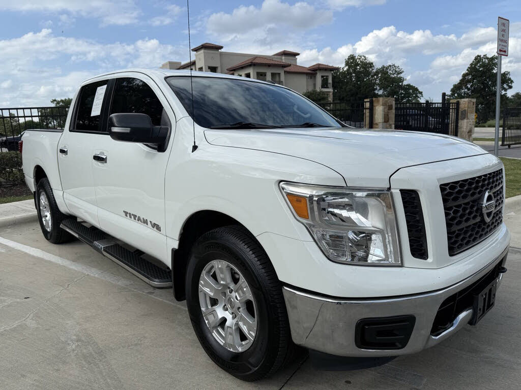 2019 Nissan Titan SV Crew Cab 4WD