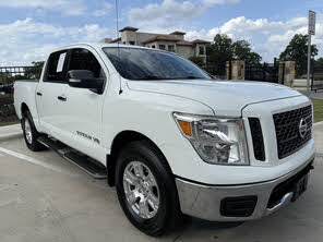Nissan Titan SV Crew Cab 4WD