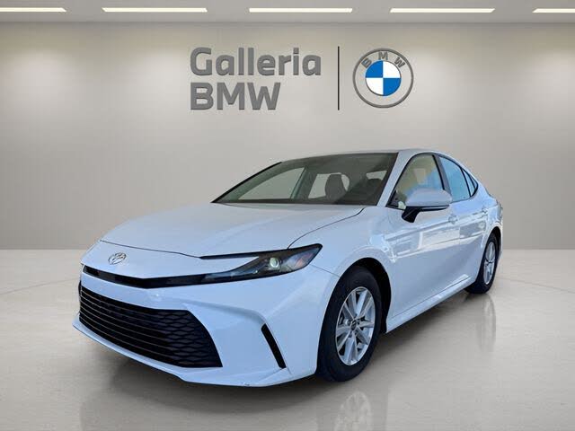 2025 Toyota Camry LE FWD