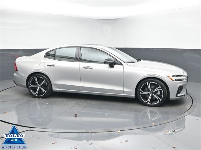 2024 Volvo S60 B5 Ultimate Dark Theme AWD