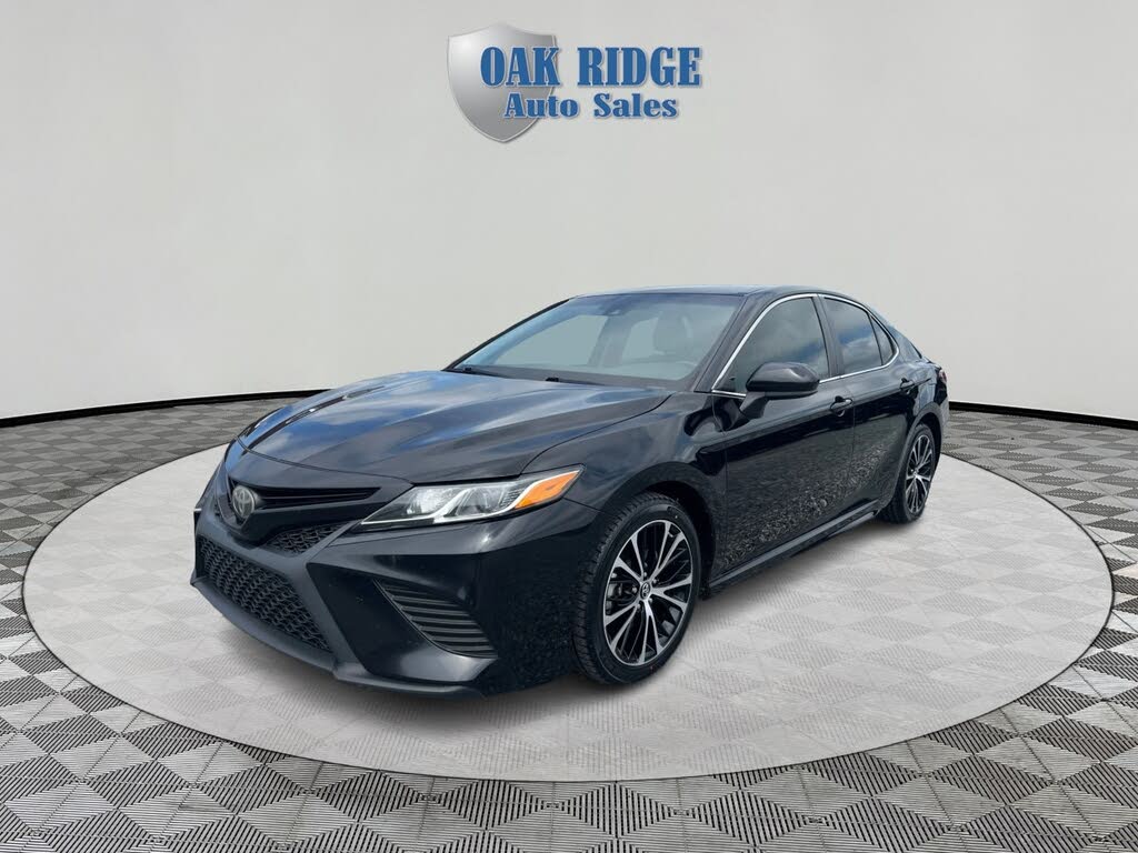 2019 Toyota Camry SE FWD