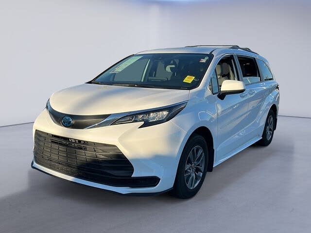 2025 Toyota Sienna LE 8-Passenger FWD