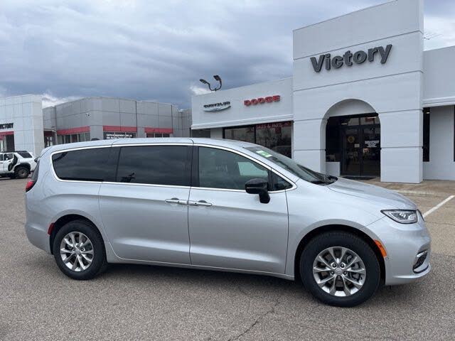 2026 Chrysler Pacifica Select AWD