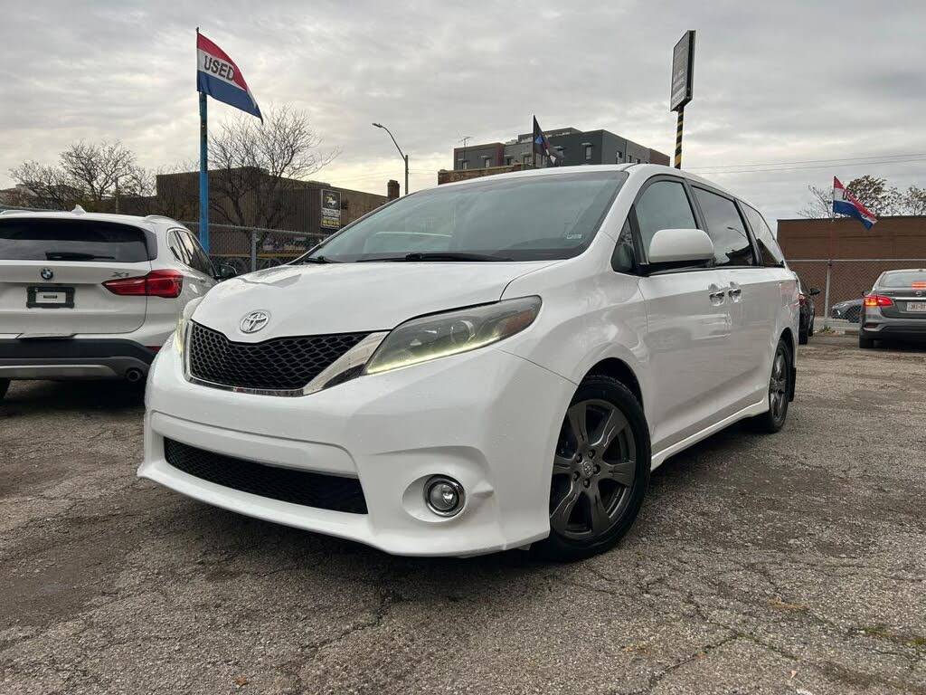 2017 Toyota Sienna SE 8-Passenger FWD