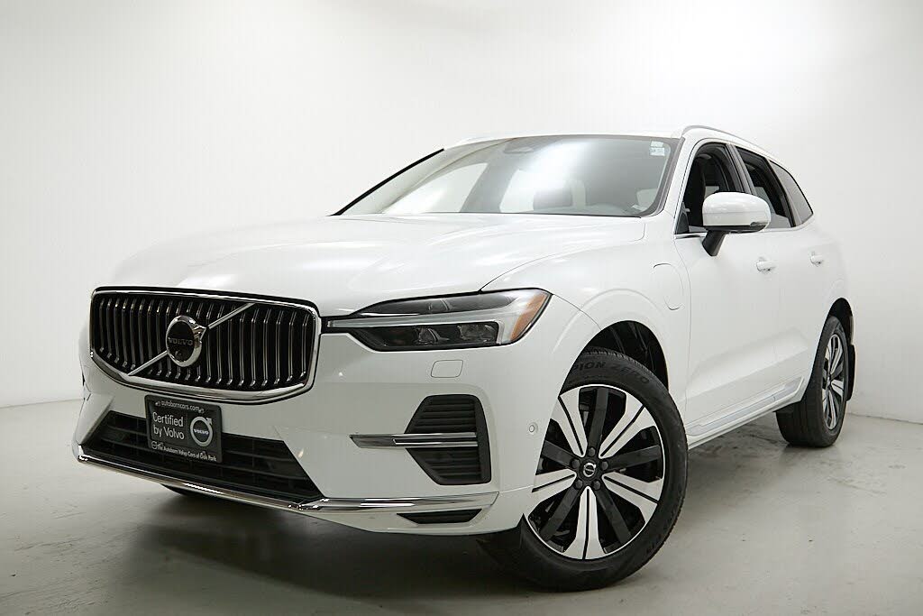 2023 Volvo XC60 Recharge T8 Plus Bright Theme eAWD