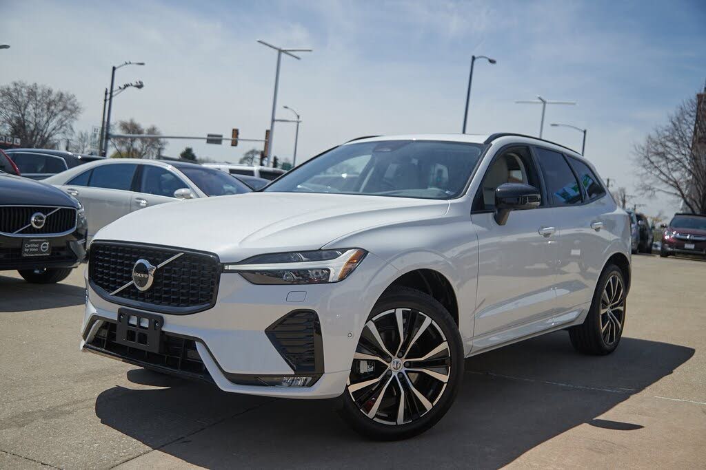 2025 Volvo XC60 B5 Plus Dark Theme AWD