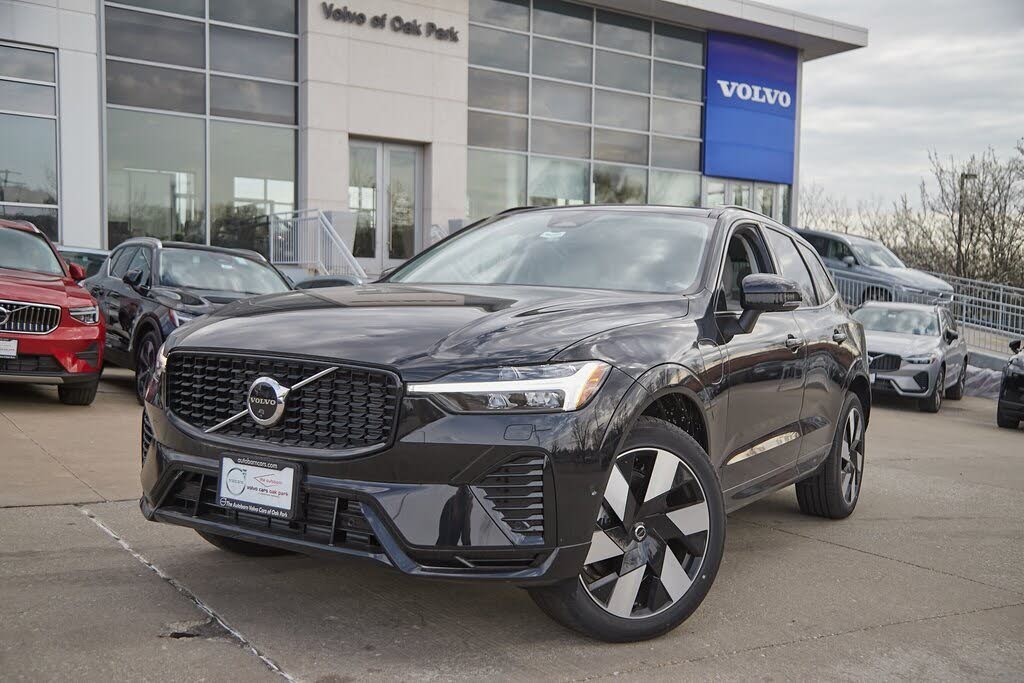 2025 Volvo XC60 Recharge T8 Plus Dark Theme eAWD