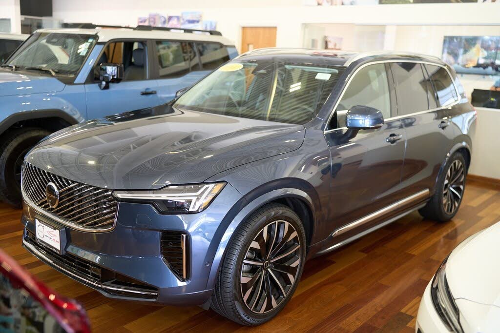 2025 Volvo XC90 B6 Ultra Bright Theme 7-Passenger AWD