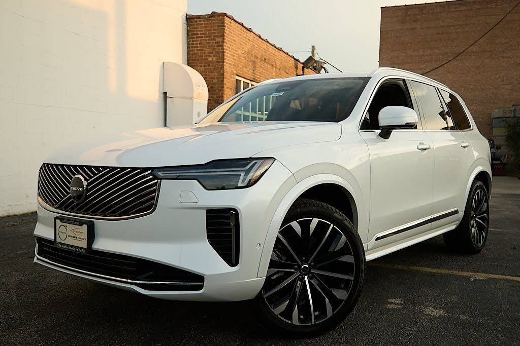 2025 Volvo XC90 B6 Plus Bright Theme 7-Passenger AWD