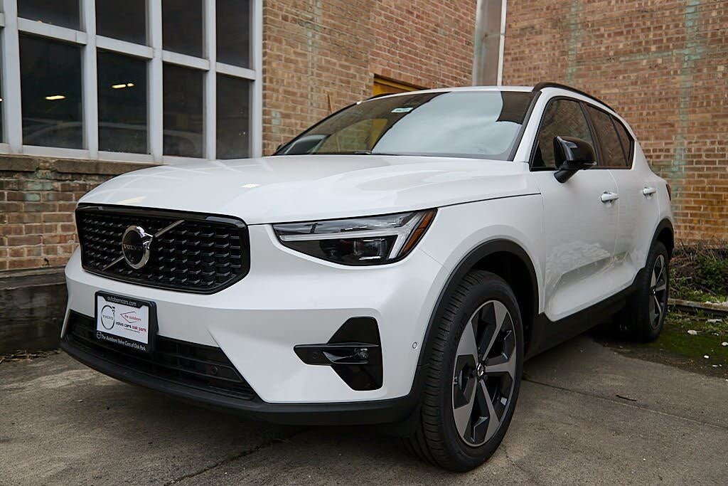 2026 Volvo XC40 B4 Plus FWD