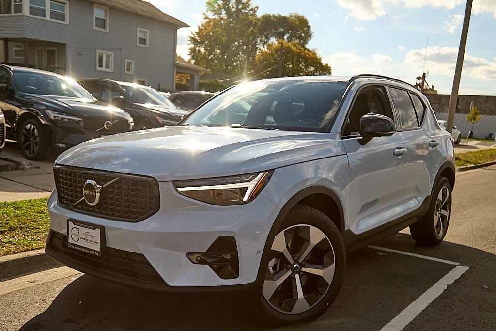 2026 Volvo XC40 B5 Plus AWD