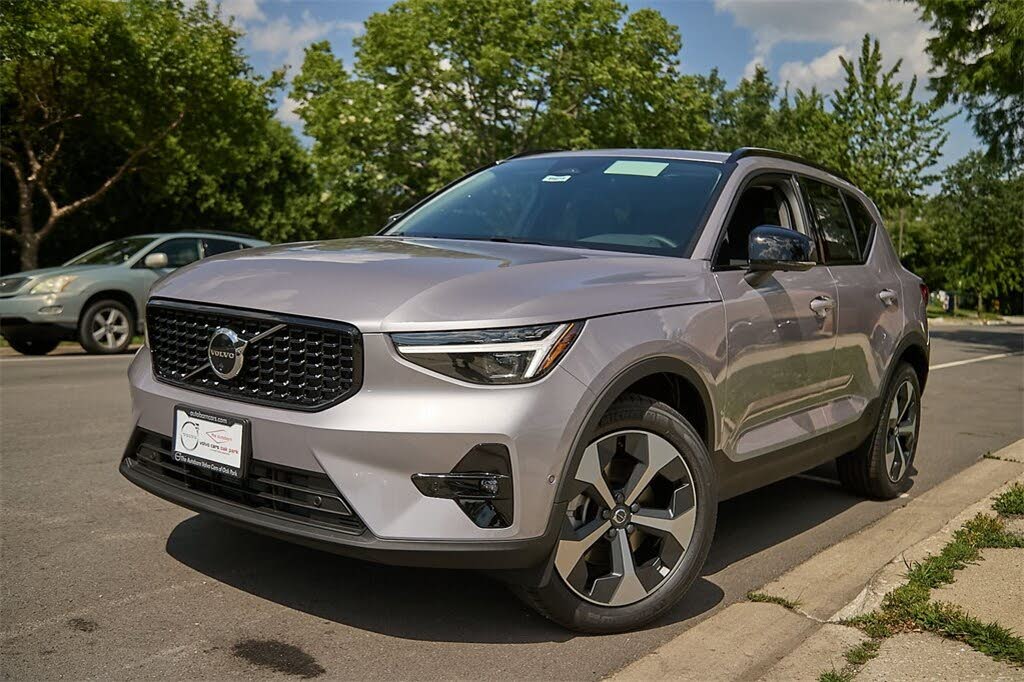 2026 Volvo XC40 B5 Plus AWD