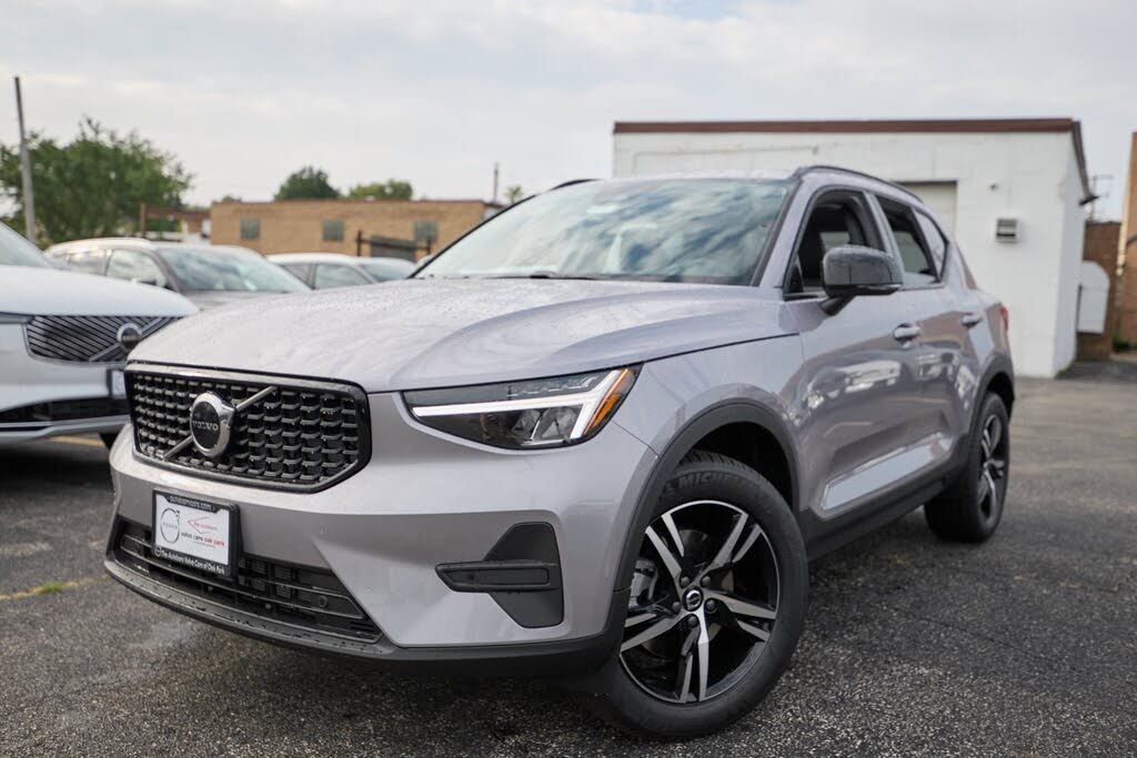 2026 Volvo XC40 B5 Core AWD