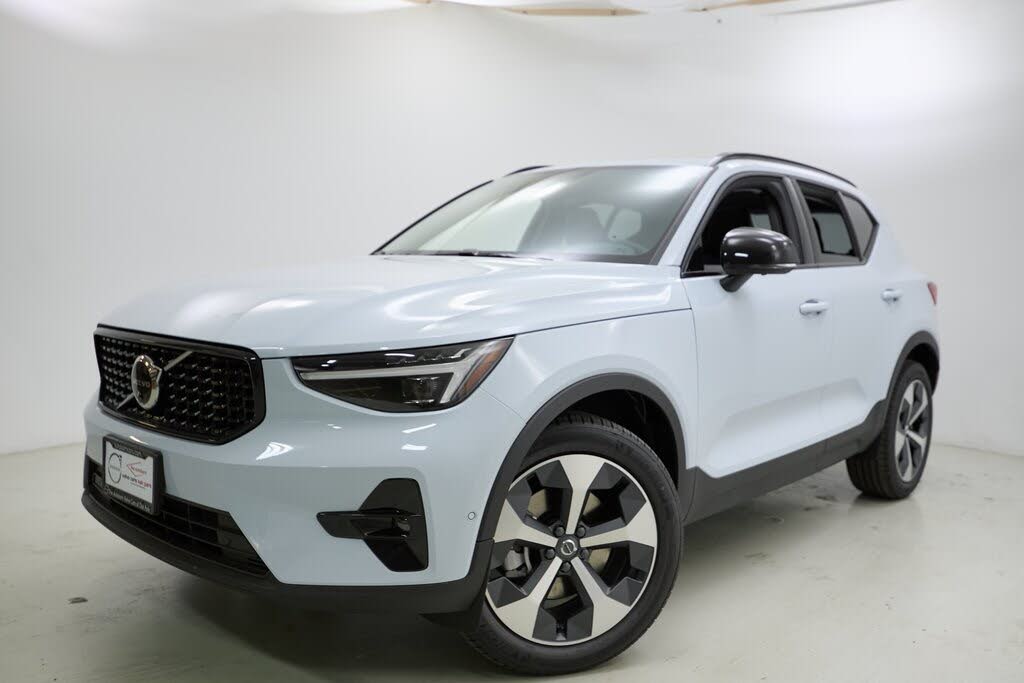2026 Volvo XC40 B5 Plus AWD