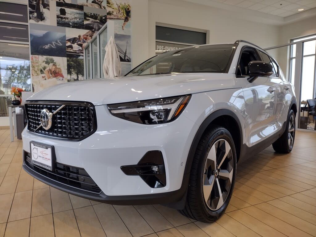 2026 Volvo XC40 B5 Plus AWD