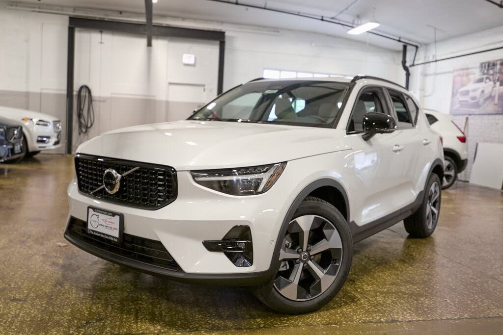 2026 Volvo XC40 B5 Plus AWD