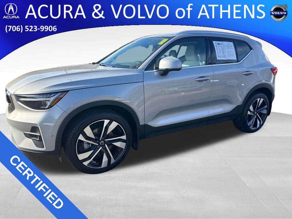 2025 Volvo XC40 B5 Plus Bright Theme AWD