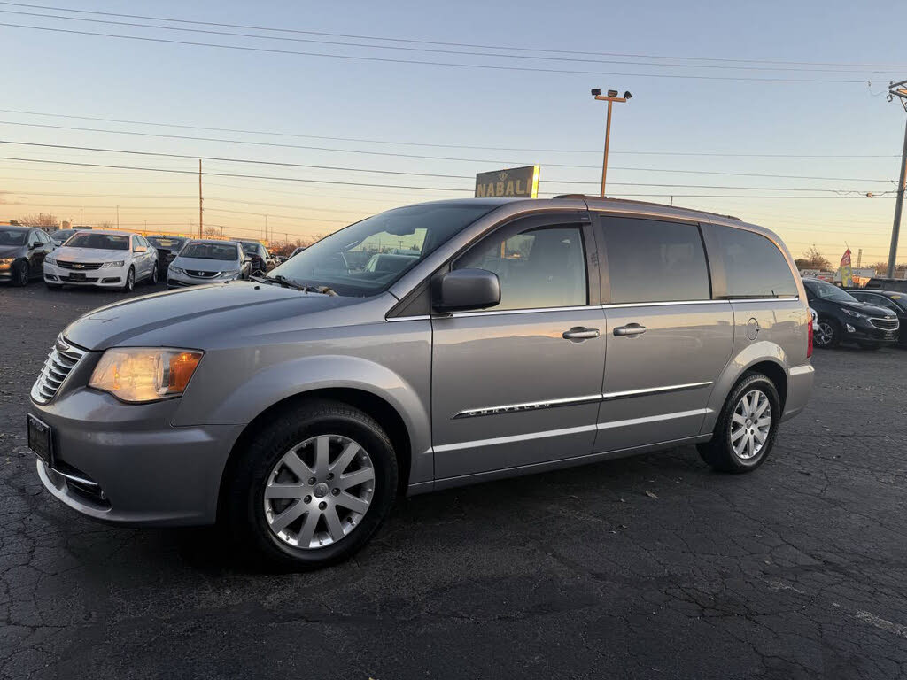 2014 Chrysler Town & Country Touring FWD