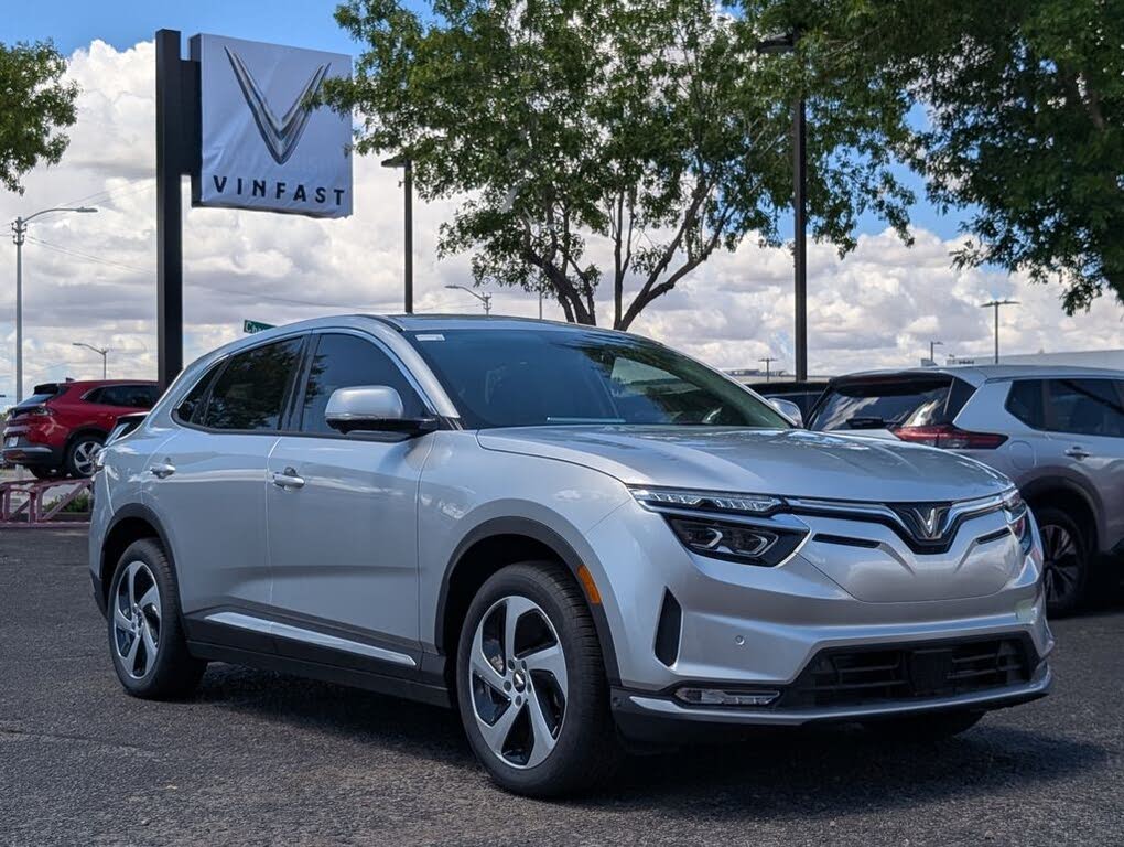 2025 VinFast VF8 Eco AWD