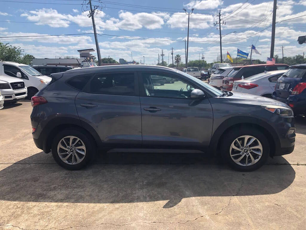2016 Hyundai Tucson 2.0L SE AWD with Beige Seats
