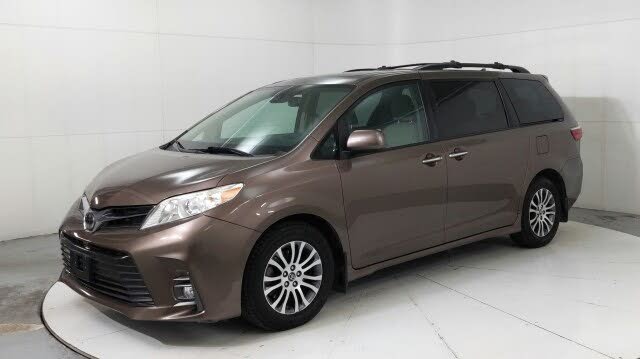 2020 Toyota Sienna XLE 7-Passenger FWD with Auto-Access Seat
