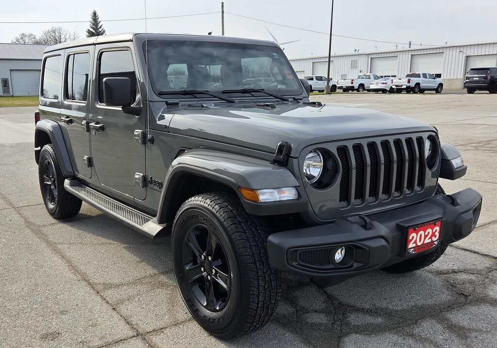 2023 Jeep Wrangler Sahara Altitude 4-Door 4WD