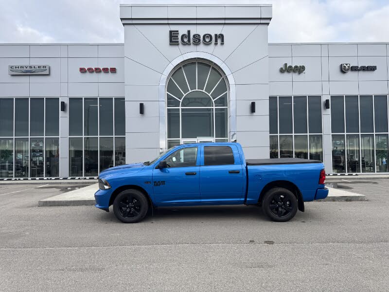 RAM 1500 Classic Express Crew Cab 4WD 2023