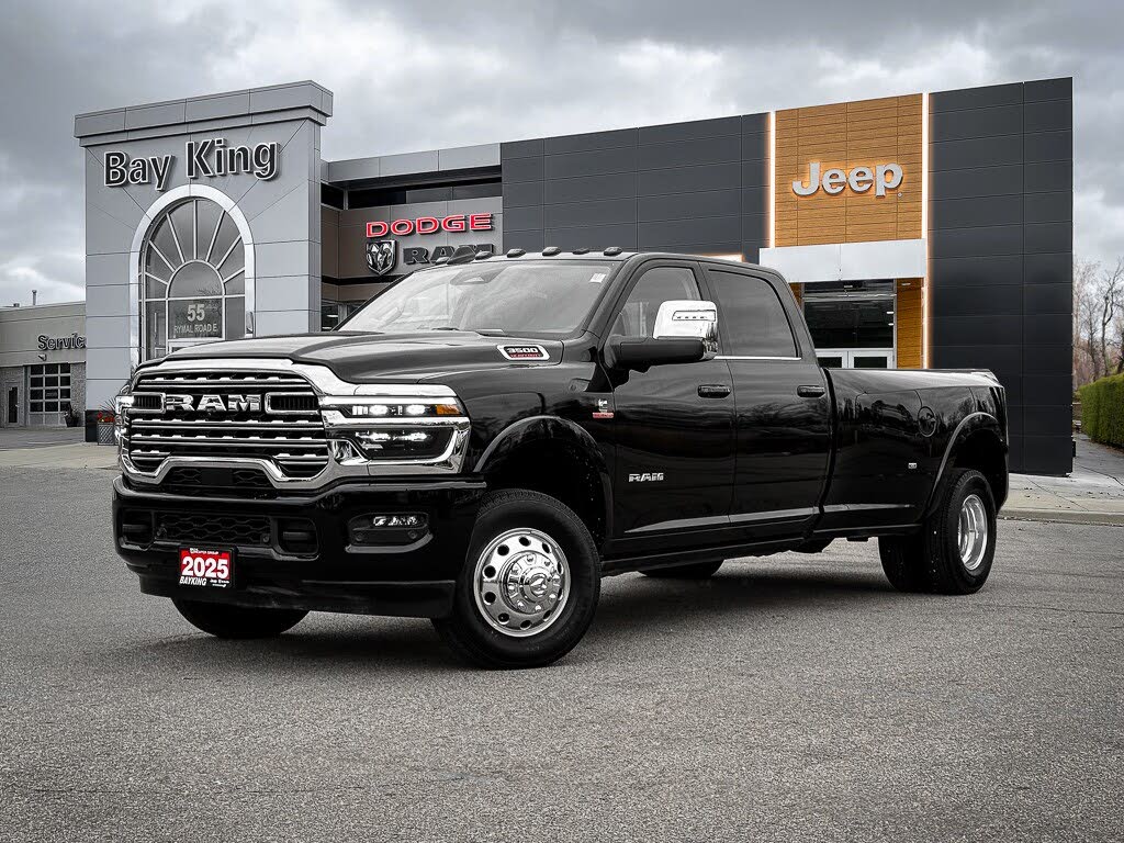 2025 RAM 3500 Limited Crew Cab LB DRW 4WD