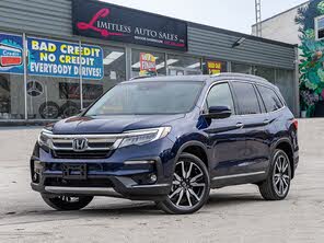 Honda Pilot Touring AWD with Rear Captains Chairs