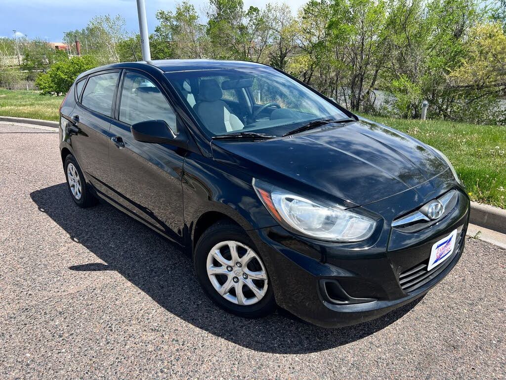 2014 Hyundai Accent GS 4-Door Hatchback FWD