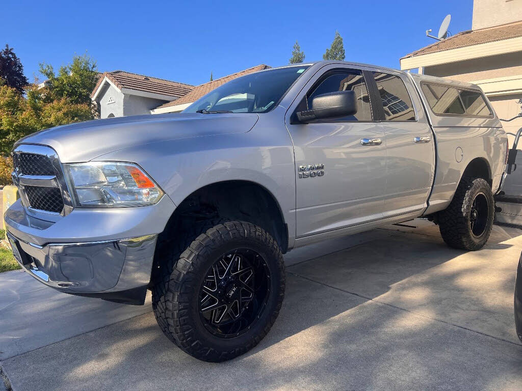 2016 RAM 1500 SLT Quad Cab 4WD