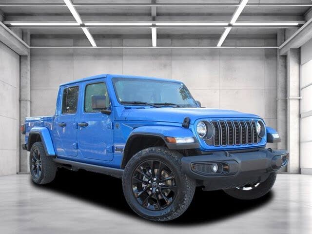 2025 Jeep Gladiator NightHawk Crew Cab 4WD