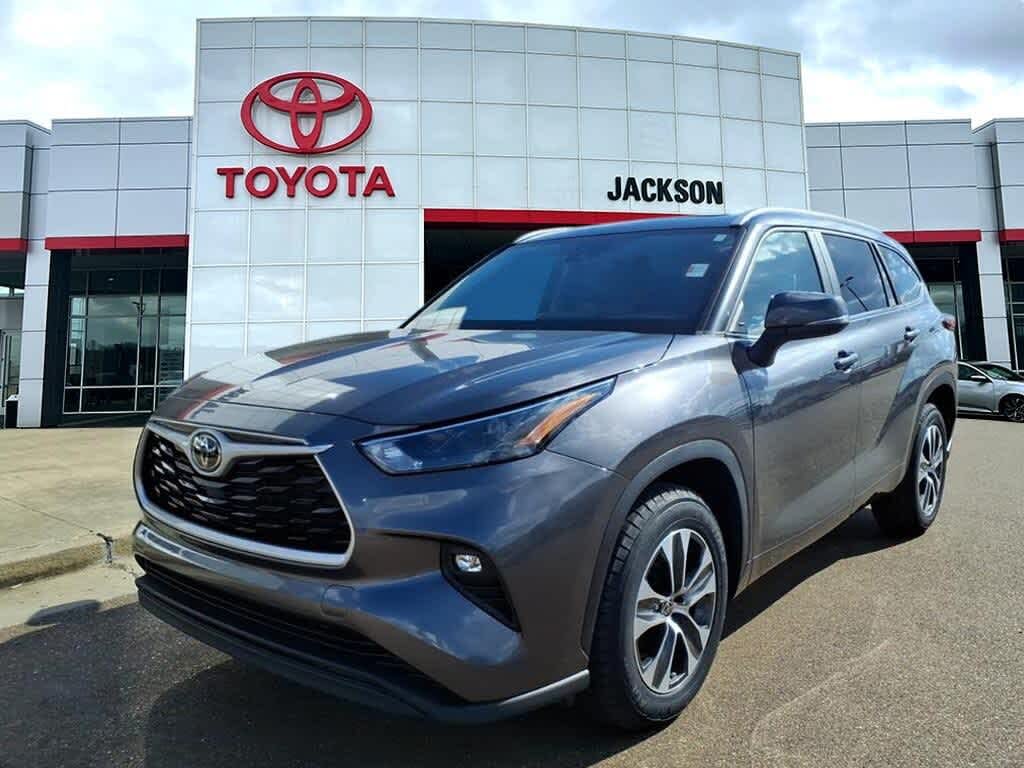 2023 Toyota Highlander XLE FWD