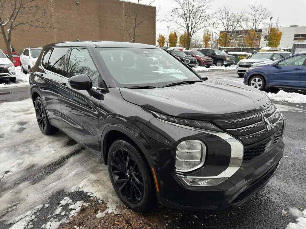 2023 Mitsubishi Outlander NOIR S-AWC
