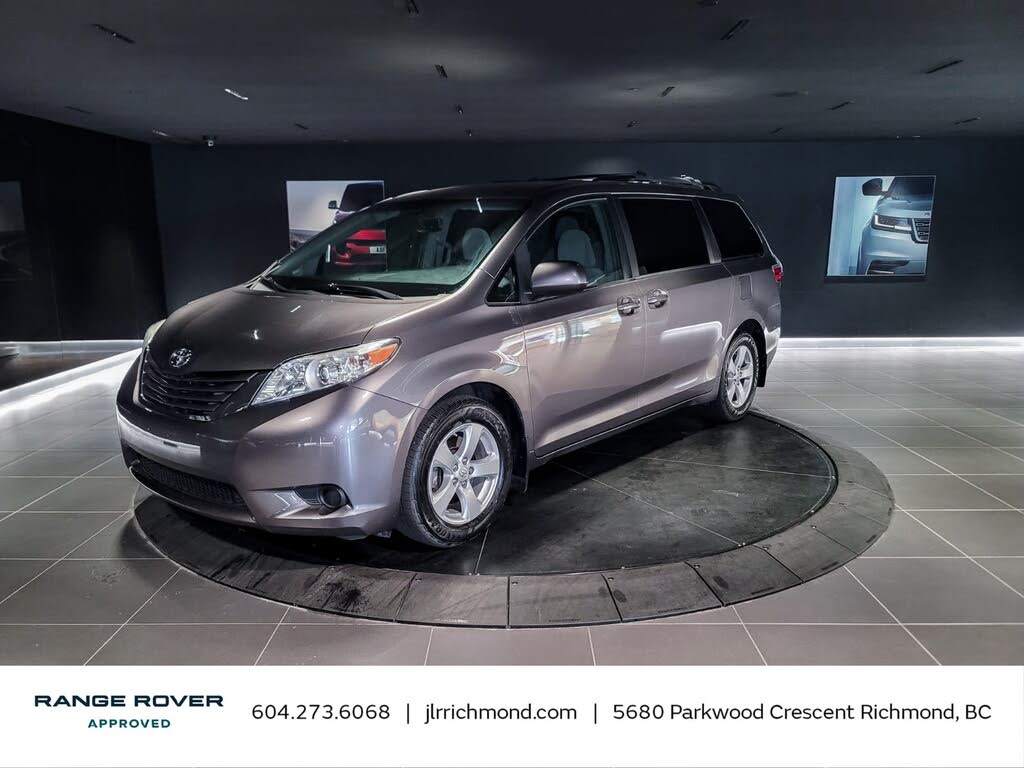2017 Toyota Sienna LE 7-Passenger Auto Access Seat FWD