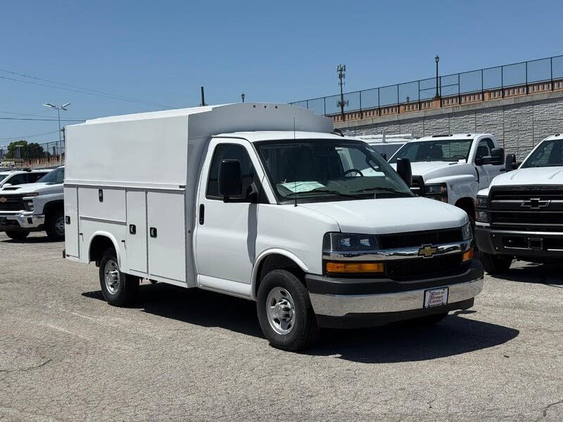 2024 Chevrolet Express Chassis 3500 Cutaway 139