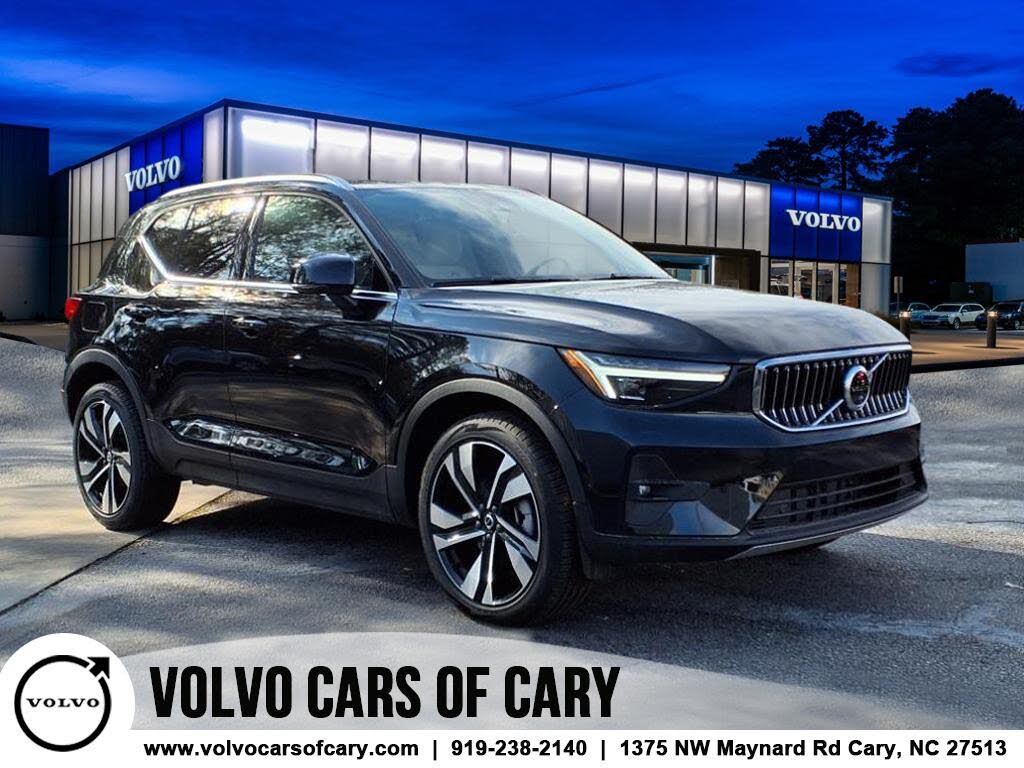 2025 Volvo XC40 B5 Plus Bright Theme AWD